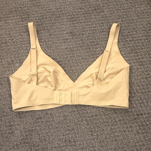 SKIMS Seamless Beige Bralette - Picture 2 of 3